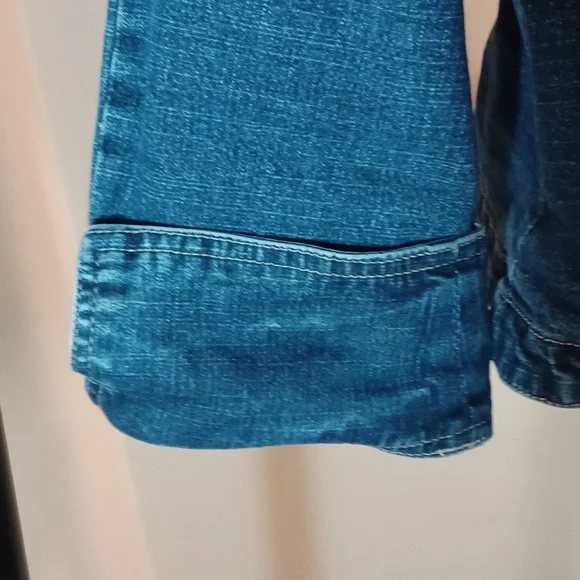 Stylish denim jacket! - Picture 2 of 4